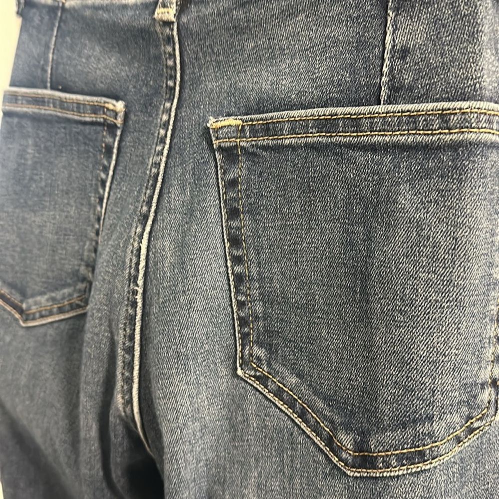 Woman’s HOLLISTER Jeans - Picture 4 of 5